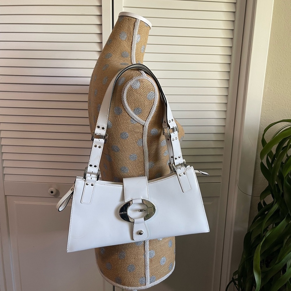 Vintage Guess white patent leather prominent silver G purse handbag tote - Picture 2 of 12